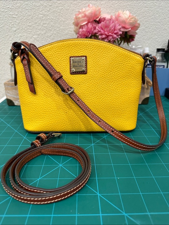 Dooney & Bourke Handbags - Dooney & Bourke Suki Crossbody